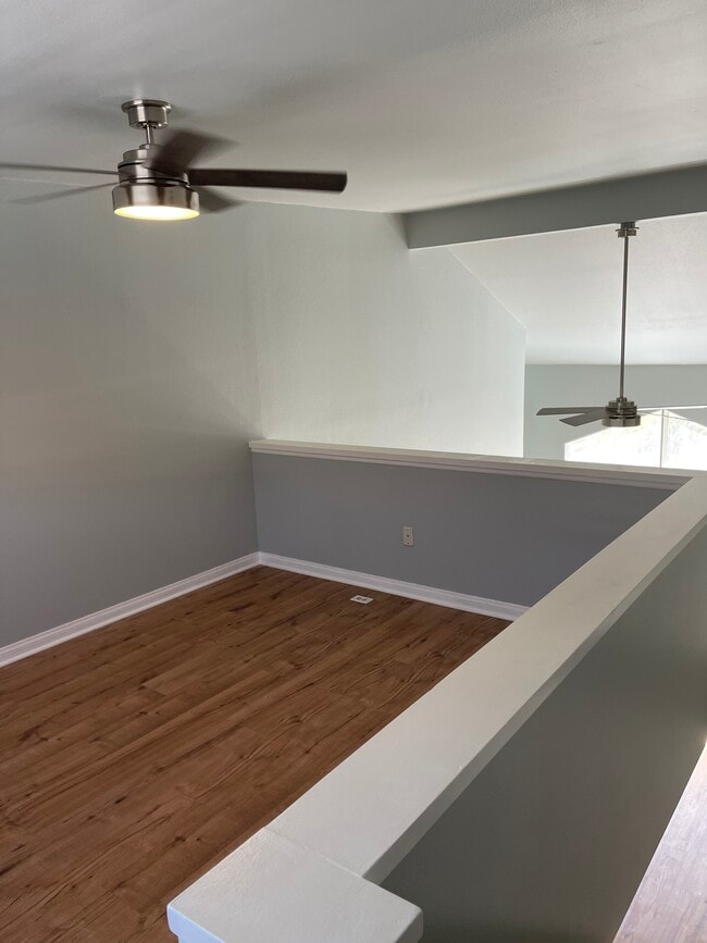 Loft - 5525 Canoga Ave