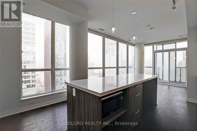 Building Photo - 8 Mercer St