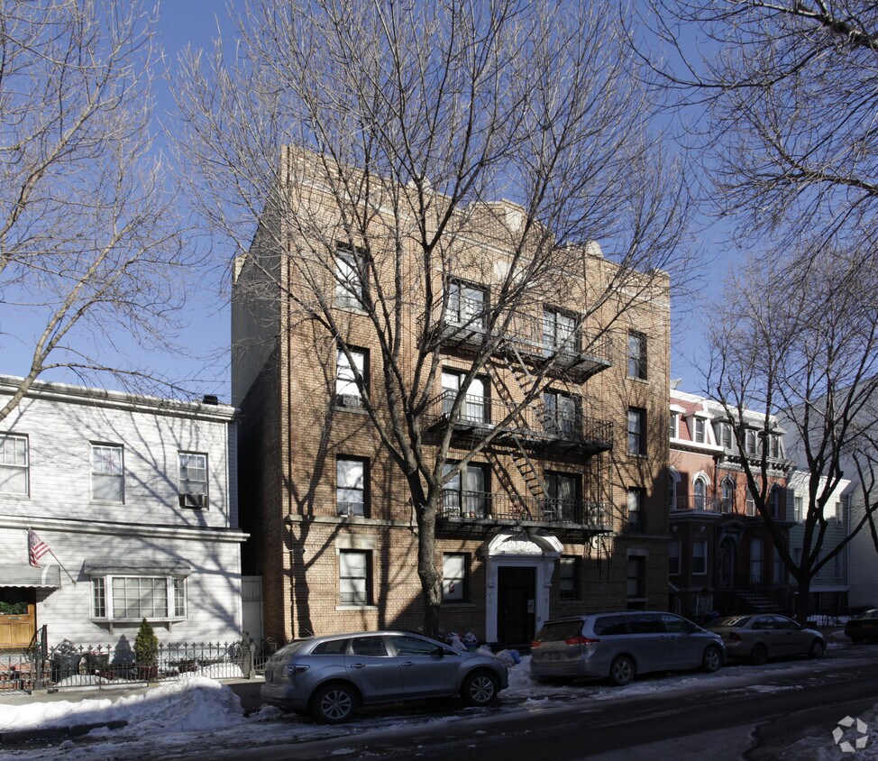 Foto principal - 93-95 India St