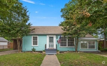Building Photo - 302 S Bradley St