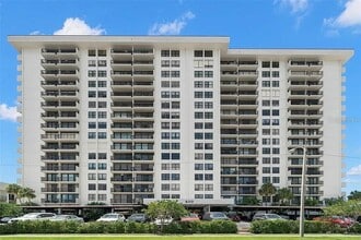 Building Photo - 400 Island Way