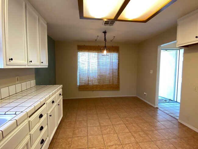 Building Photo - Three Bed, Two Bath Home with a Two Car Ga...
