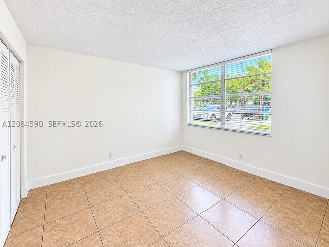Building Photo - 9430 Live Oak Pl