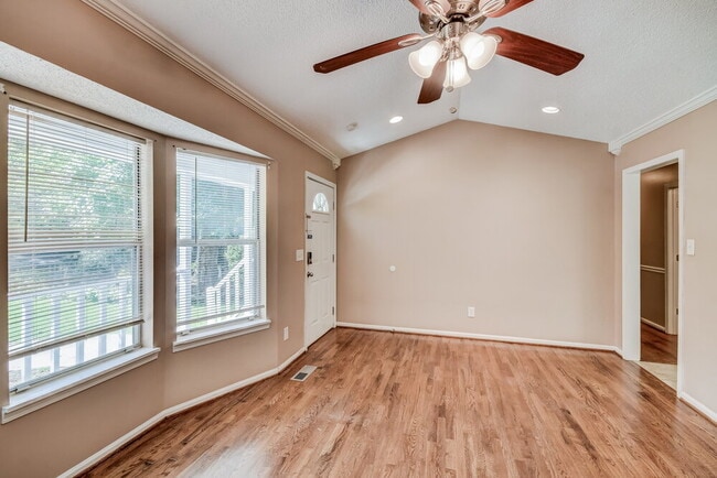 Building Photo - 5837 Janet Dr