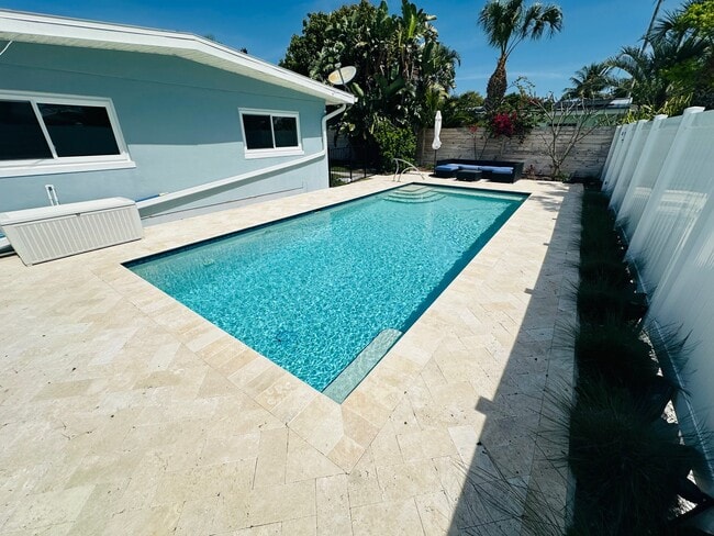 Building Photo - 385 S Tessier Dr