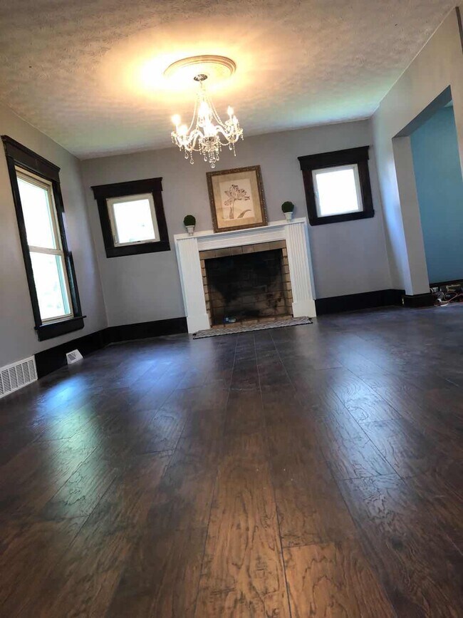 Foto del edificio - 823 Bloomfield Ave