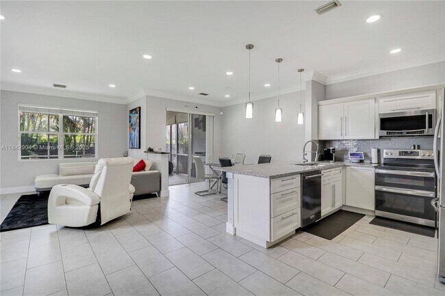 Foto del edificio - 6047 Seminole Gardens Cir
