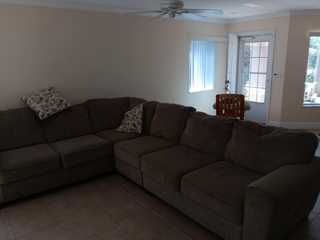 Foto del edificio - 4983 Pinemore Ln