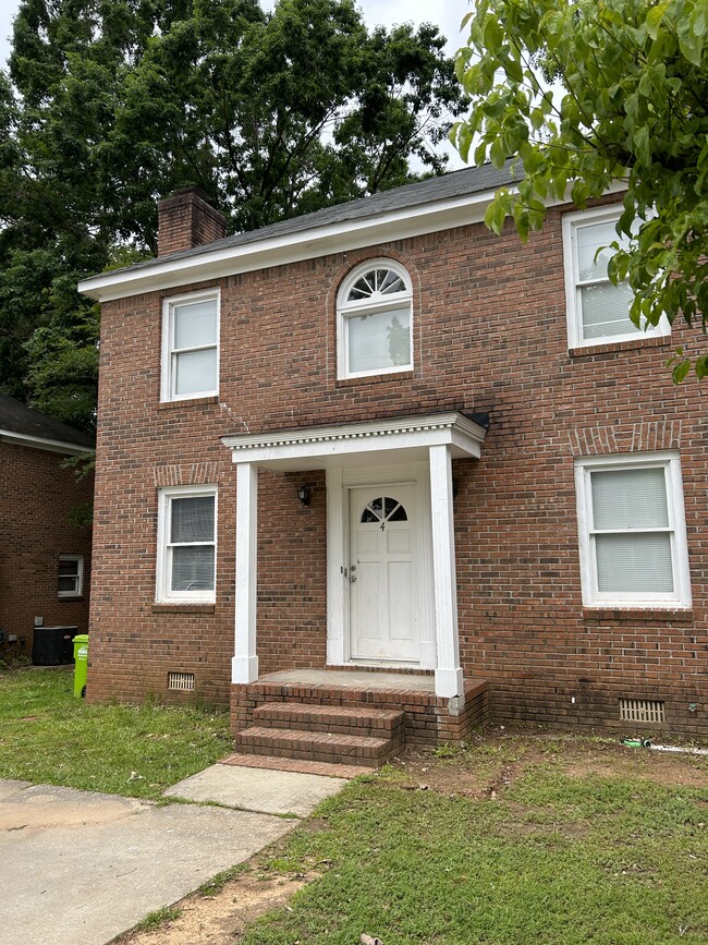 Building Photo - 4 Crescent Ln