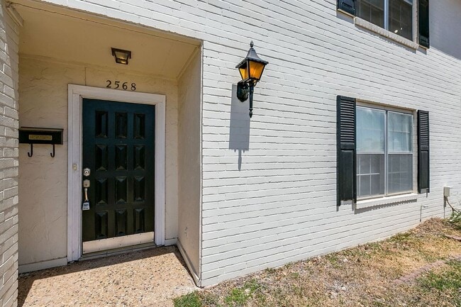 Building Photo - PAY NO SECURITY DEPOSIT! Beautiful Spaciou...