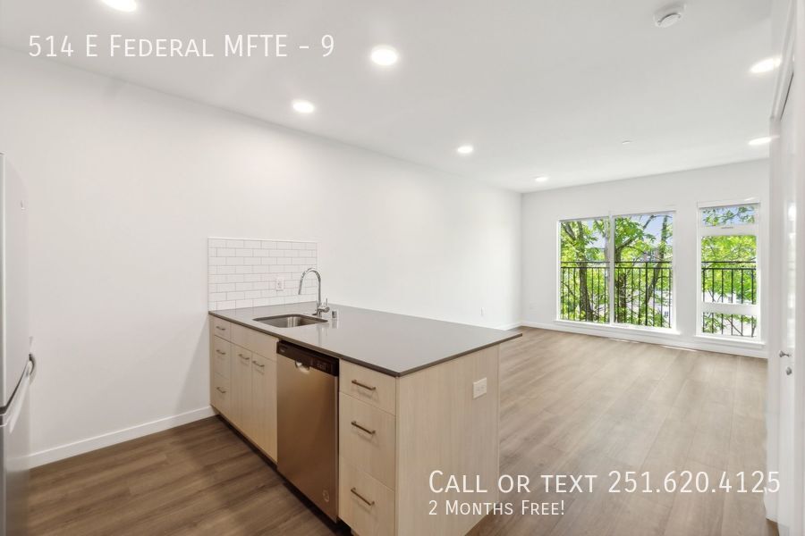 Primary Photo - Move into this stylish apartment with roof...
