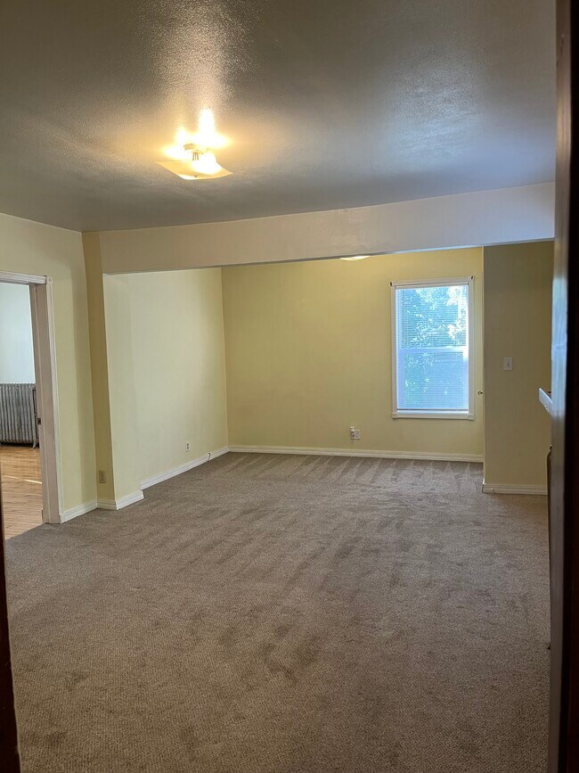 Living Room 21'x13'3" - 2418 S Chicago Ave