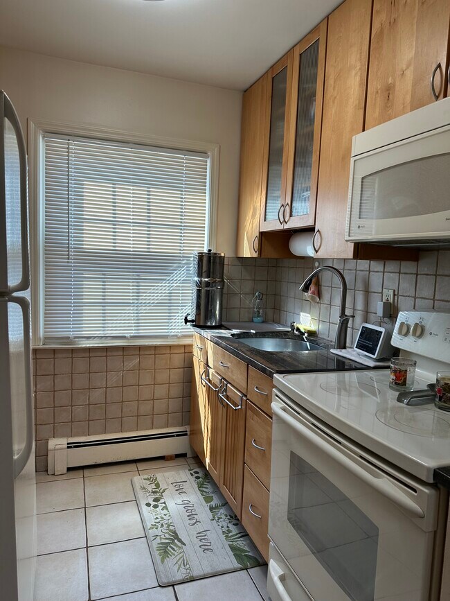Building Photo - 4 Windermere Pl