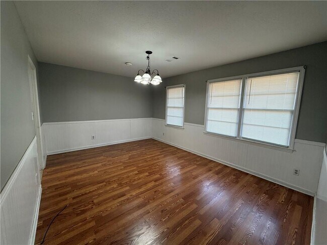 Building Photo - 481 NW Woodland Dr