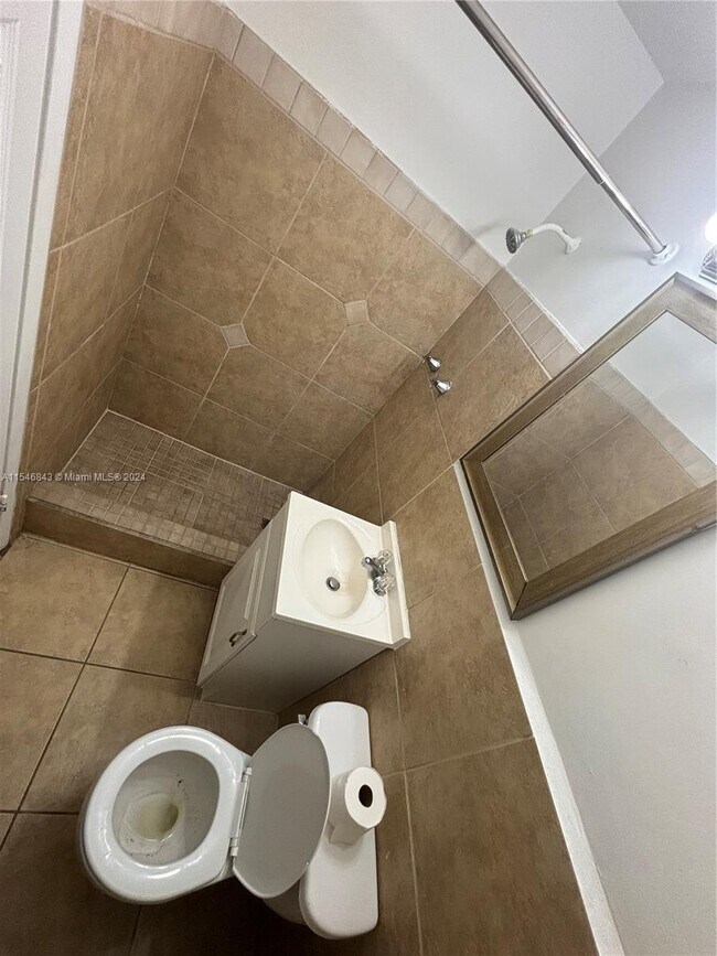 Foto del edificio - 610 NE 12th Ave