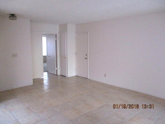 Building Photo - 382 Manzanita St