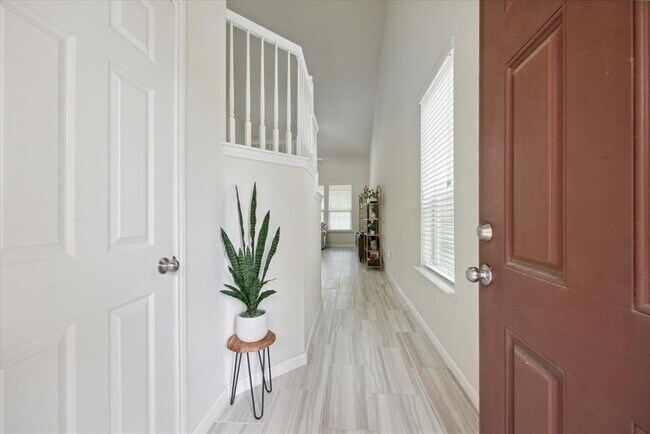 Building Photo - 10053 Aly May Dr