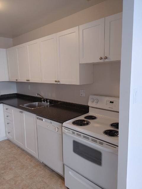 Building Photo - Highland Ridge