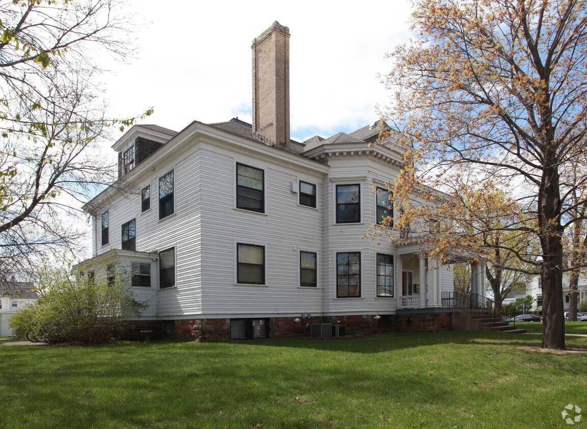 Building Photo - 617 3rd Ave