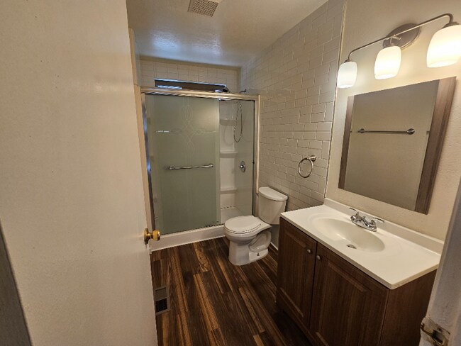 Foto del edificio - 2321 Birchwood Way
