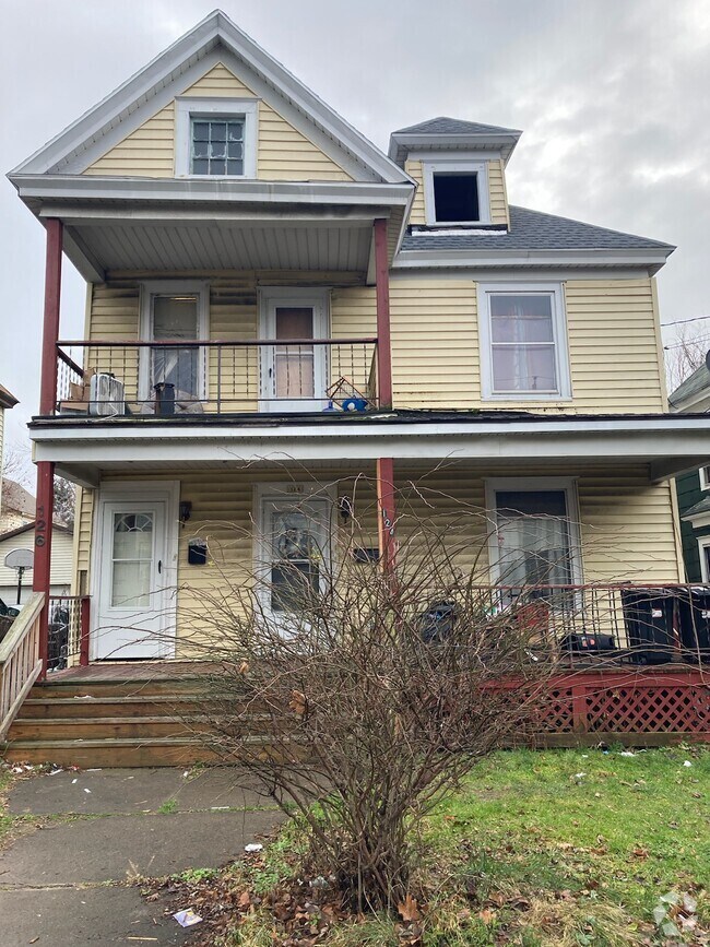 New Apartments For Rent in Syracuse, NY with Hardwood Floors 1