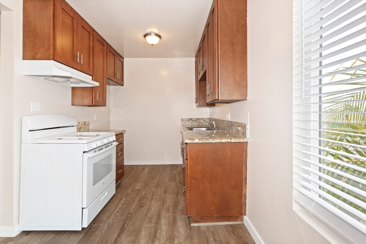 The Heights at Signal Hill Apartments in Signal Hill, CA Westside