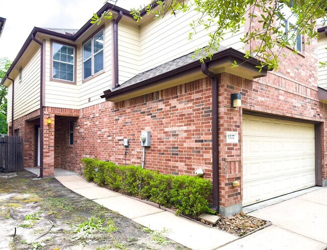 Foto del edificio - 5227 Brinkman Ct