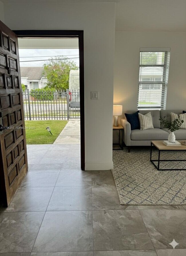 Foto del edificio - 2460 SW 36th Ave