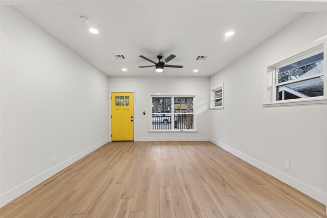 Building Photo - 4413 Roseland St