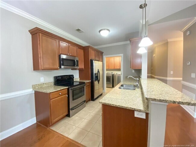 Foto del edificio - 411 Gallery Dr