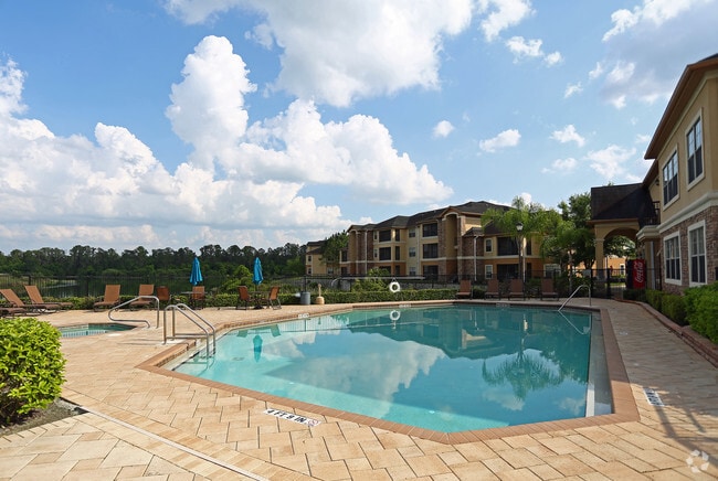 Building Photo - The Landings at Long Lake