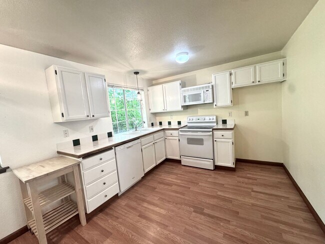 Foto del edificio - Prime Gig Harbor Location – Modern 2-Bedro...