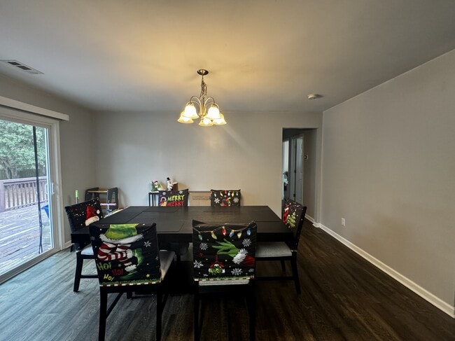 Building Photo - 610 Winchester Rd