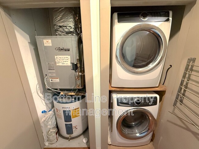 Foto del edificio - 333 W Trade St