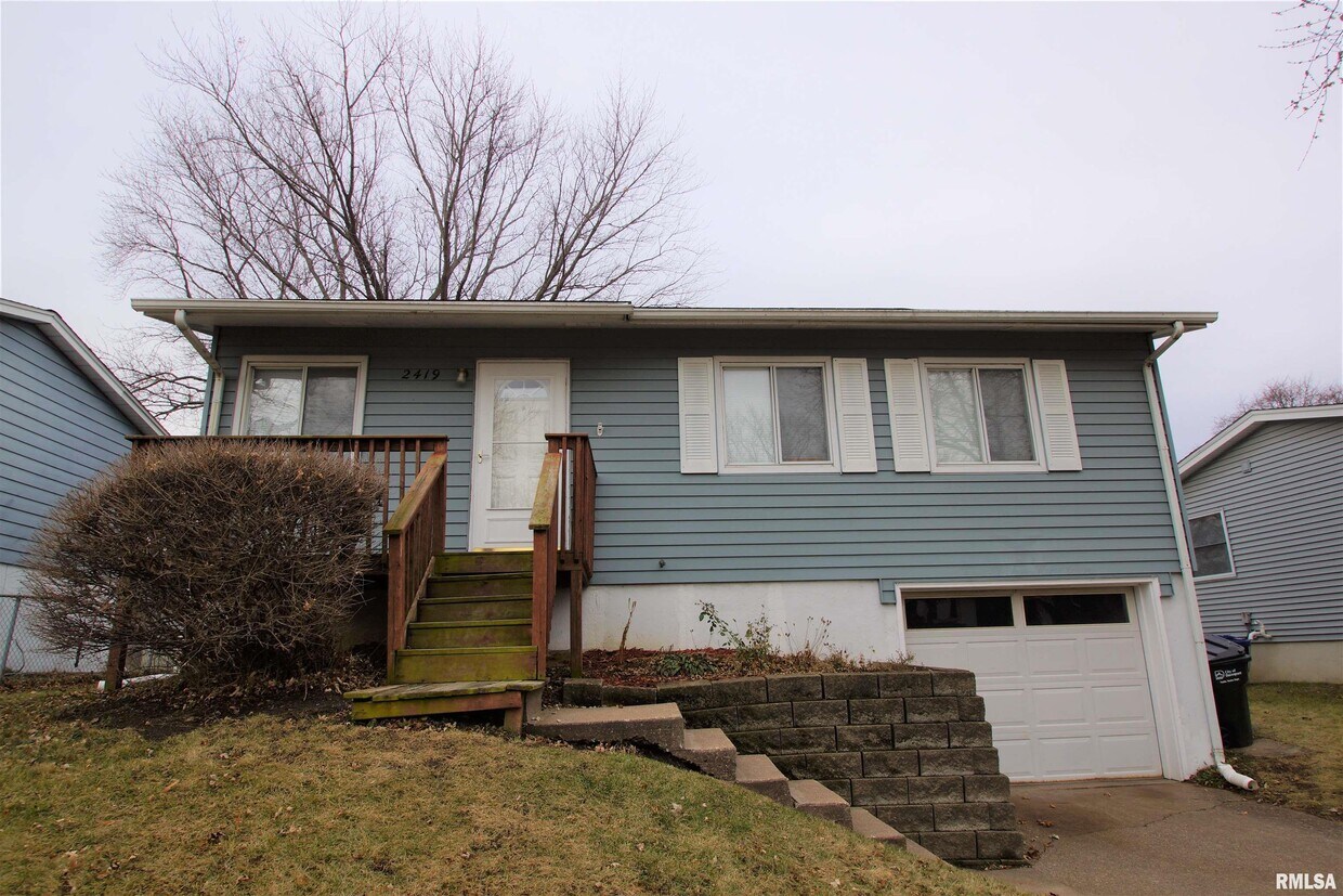 Primary Photo - 2419 W 58th St