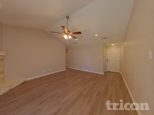 Building Photo - 8620 Santa Clara Dr