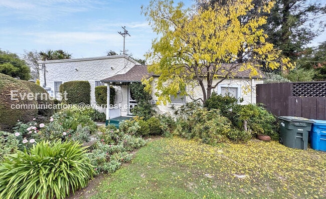 Building Photo - 605 E Santa Inez Ave