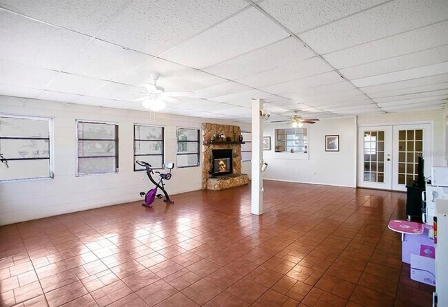 Building Photo - 6021 Wedgewood Cir