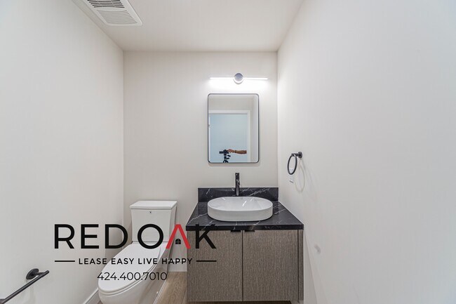 Foto del edificio - 5320 Cartwright Ave