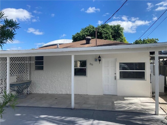 Foto del edificio - 305 NW 18th Ave