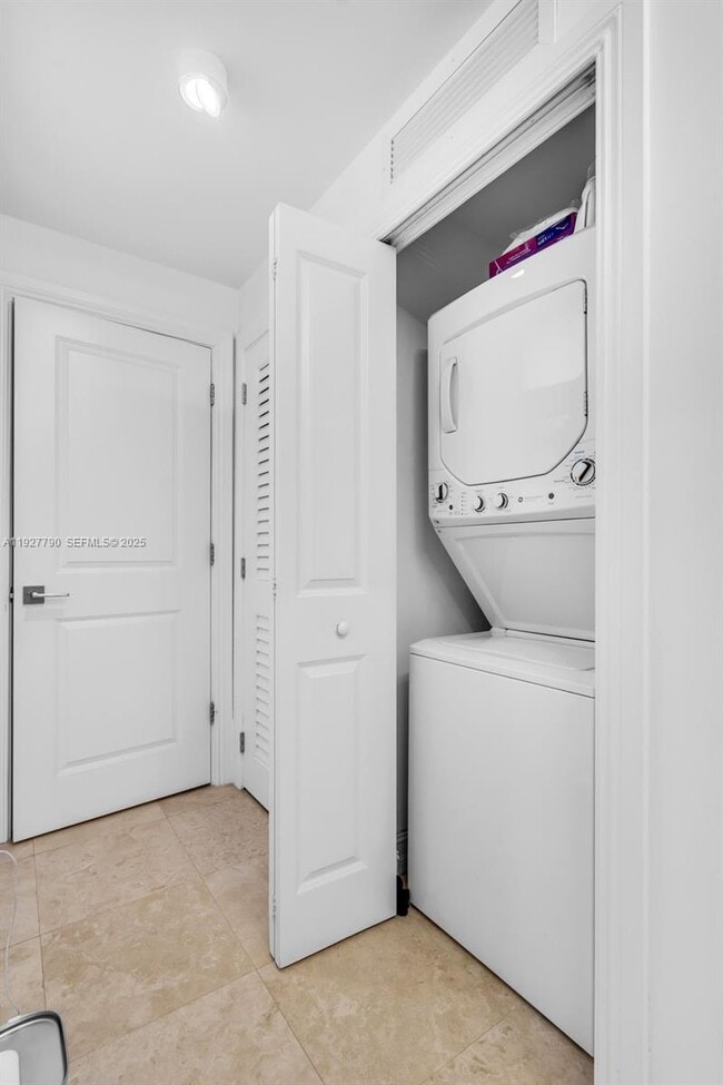 Foto del edificio - 1650 Galiano St