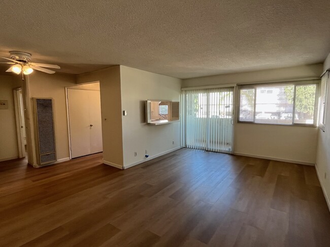 Sala de estar - 11628 Mayfield Ave