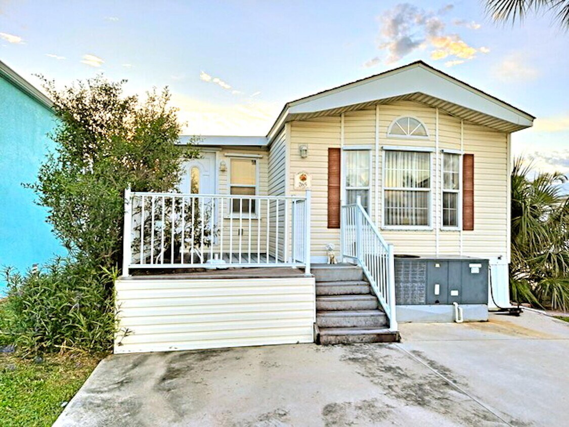 Primary Photo - 10725 S Ocean Dr