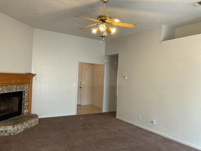 Foto del edificio - 2911 Bluebonnet Dr