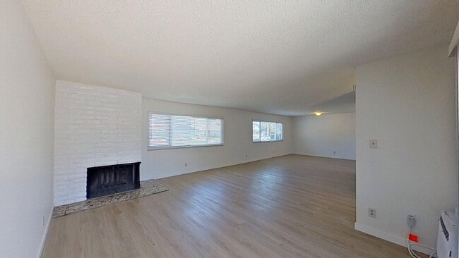 Building Photo - 9082 Central Ave