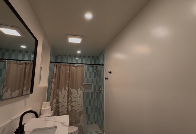Foto del edificio - 45-660-660 Luluku Rd