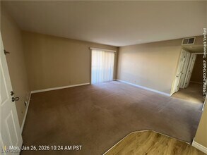 Building Photo - 5242 River Glen Dr
