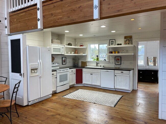 Foto del edificio - Cottage in Oregon Water Wonderland - Avail...