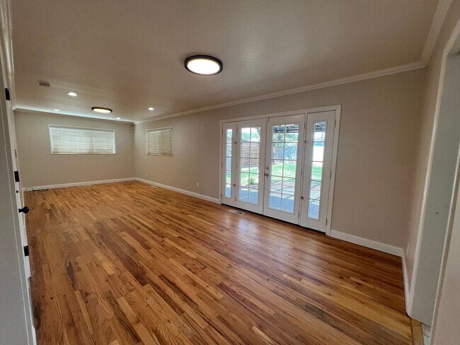 Building Photo - Charming Old Southwest Reno Home - 2145 De...