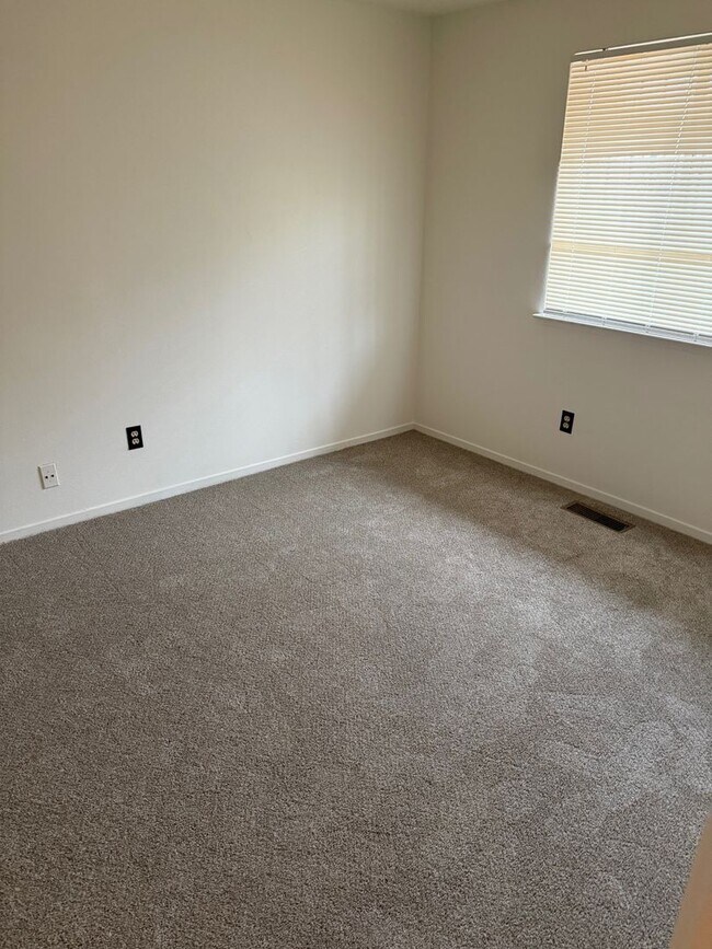 Foto del edificio - 2706 Powder Dr